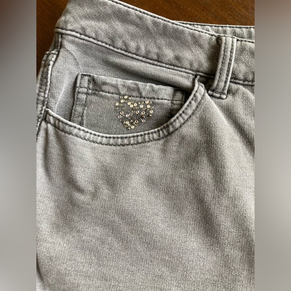 Ladies Size 8 Short Dream Jeanne’s by Quacker Factory Gray Denim W/Rhinestones - Picture 3 of 16
